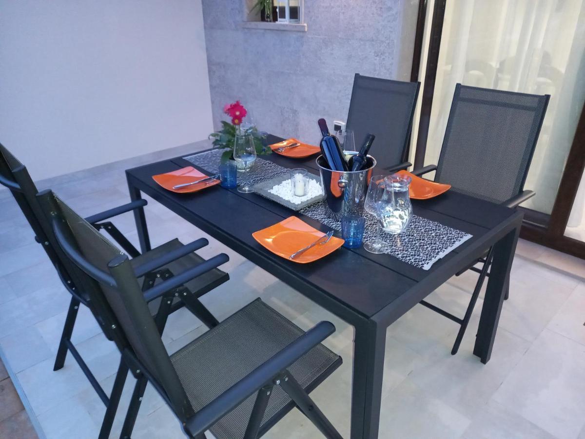 Apartmani Noa I Natali Kaldanija Екстериор снимка