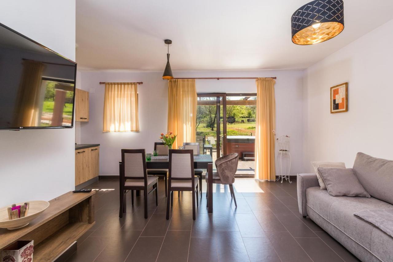 Apartmani Noa I Natali Kaldanija Екстериор снимка